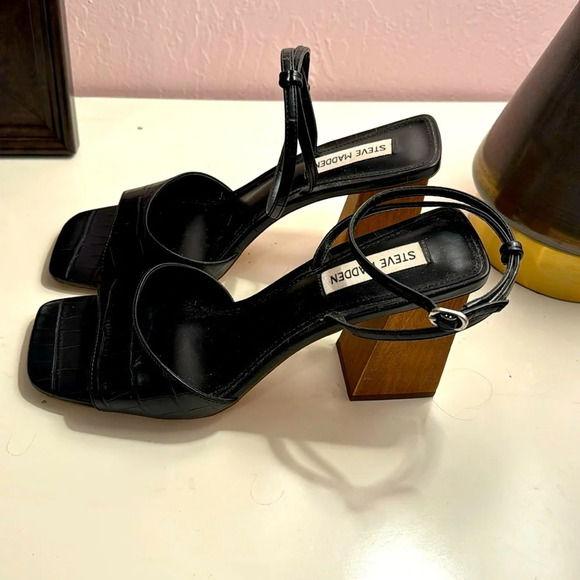 EUC Steve Madden Rozlyn Black Crocodile Size 9.5 - Picture 2 of 5